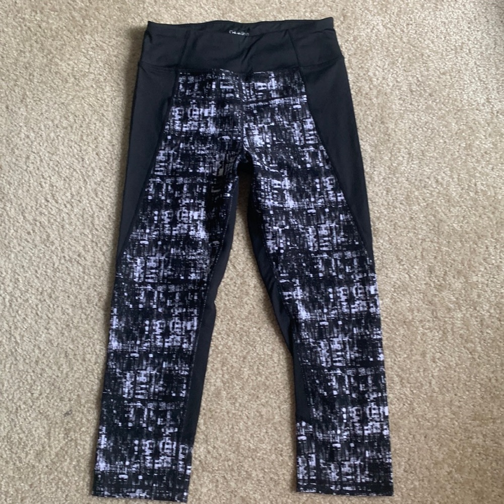 NWOT Calvin Klein Performance White and Black Leggings Size Small
